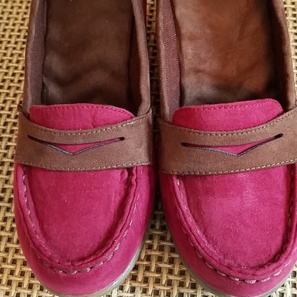 NWOT Burgundy Wedge Loafer - Picture 2 of 8